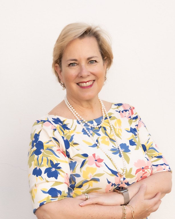 headshot of Teresa Hixson