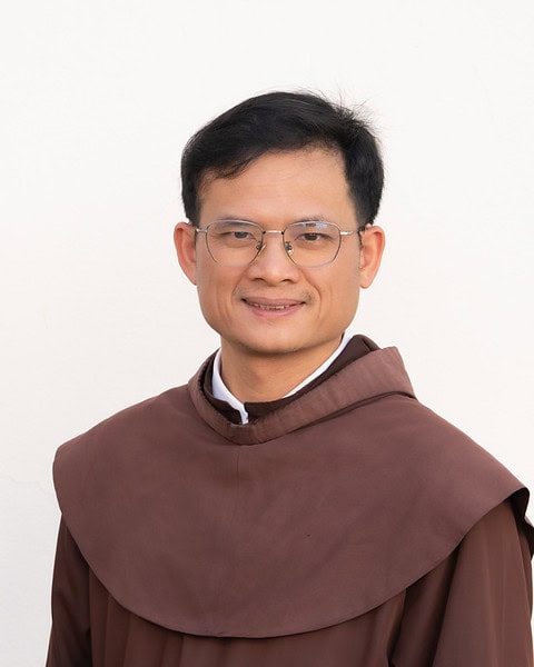 headshot of Tuan Nguyen